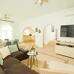 Casa Alba - By Az Tías