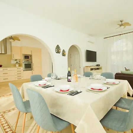 Casa Alba - By Az Villa *